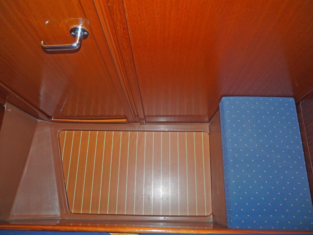 Cabin en avant, H&eacute;bergements